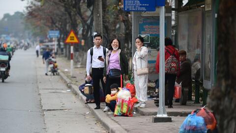 Người dân tất bật rời Thủ đô về quê ăn Tết