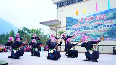 Đặc sắc điệu xoè đầu năm mới ở Sa Pa