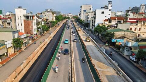 Phân luồng giao thông trên tuyến đường Âu Cơ để hạn chế ùn tắc