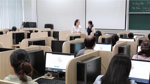 Tạm dừng bổ nhiệm lãnh đạo, quản lý và thi tuyển công chức