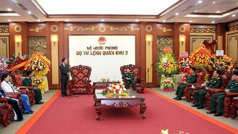 Chủ tịch UBND tỉnh Yên Bái chúc mừng Bộ Tư lệnh Quân khu 2