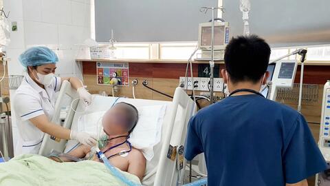 Nguy hại sức khỏe vì mua phải cồn sát trùng giả