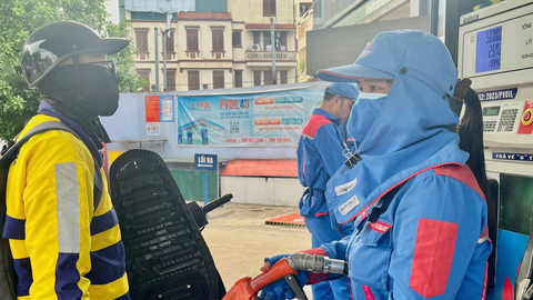 Giá xăng dầu hôm nay 26/08/2025: Giá dầu tăng do rủi ro nguồn cung