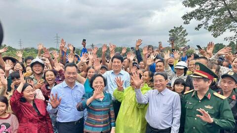 Chủ tịch nước Lương Cường thăm, động viên bà con vùng lũ tại Đà Nẵng