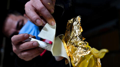 Linh vật 'Hí Phù Thiên' dát vàng  hút khách dịp Tết