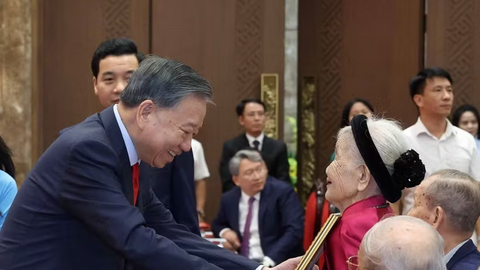Tổng Bí thư, Chủ tịch nước: Những câu chuyện thật, việc làm thật, những năm tháng cống hiến của các Đảng viên lão thành có sức giáo dục rất lớn