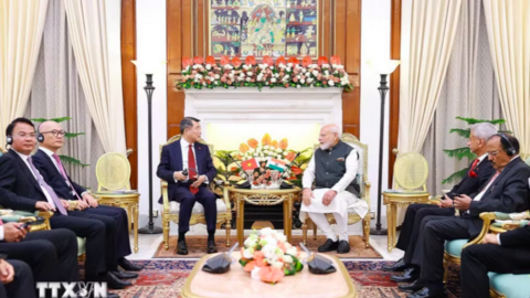 Thủ tướng Lê Minh Hưng gặp Thủ tướng Ấn Độ Narendra Modi