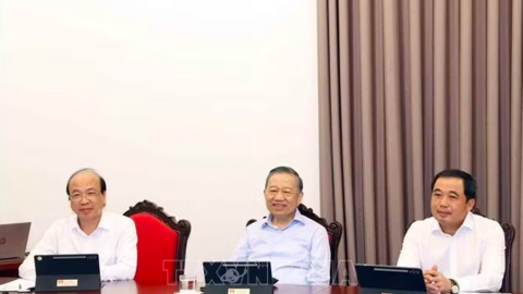 Ngày làm việc thứ nhất Hội nghị Trung ương 4, khóa XIV