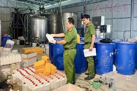 Cần Thơ: Triệt phá cơ sở pha chế phân bón trái phép