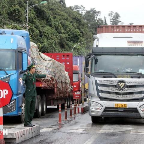 Lạng Sơn: Phương tiện chở hàng nhập khẩu qua các cửa khẩu tăng mạnh