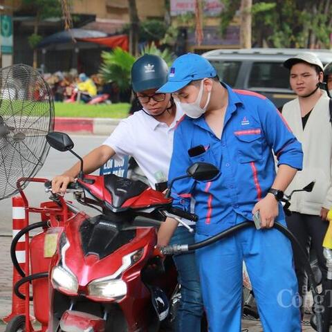 Giá xăng dầu hôm nay 8/4/2026: Giảm rất mạnh khi Mỹ - Iran ngừng bắn