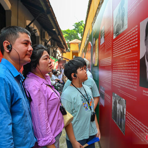 Trưng bày chuyên đề 'Tâm son, chí thép' tại Di tích Nhà tù Hỏa lò
