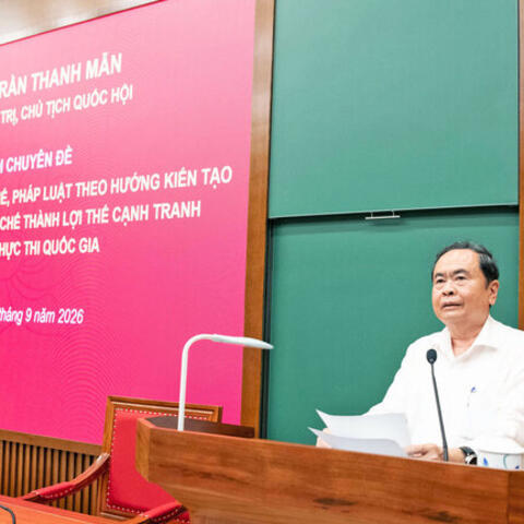 Chủ tịch Quốc hội Trần Thanh Mẫn truyền đạt chuyên đề về đổi mới tư duy xây dựng thể chế