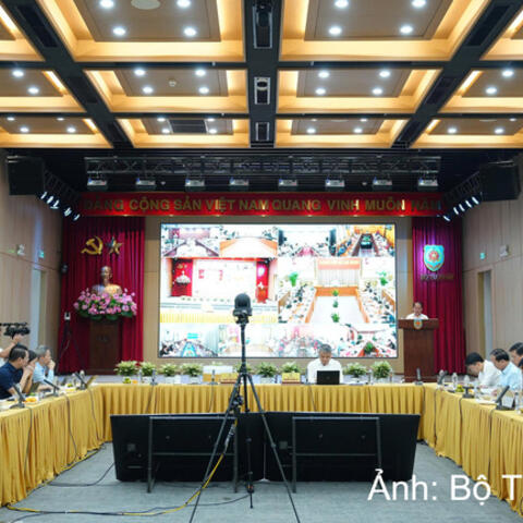 Triển khai đồng bộ, hiệu quả việc thí điểm chế định luật sư công