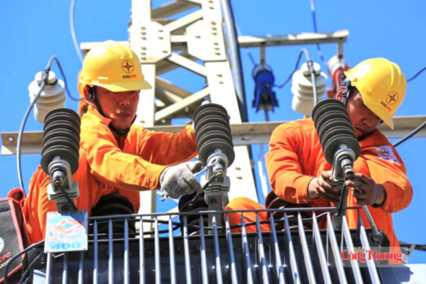 Thủ tướng yêu cầu hoàn thiện 17 dự án luật trình Quốc hội trước 20/8