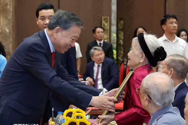 Tổng Bí thư, Chủ tịch nước: Những câu chuyện thật, việc làm thật, những năm tháng cống hiến của các Đảng viên lão thành có sức giáo dục rất lớn