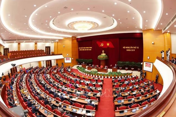 Ngày làm việc thứ hai: Hội nghị lần thứ tư Ban Chấp hành Trung ương Đảng khóa XIV