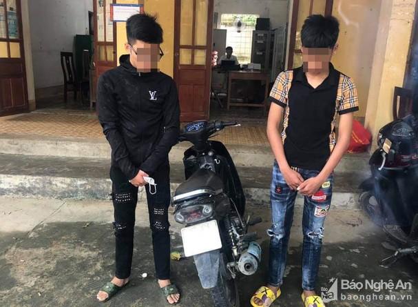 Xử lý 2 thanh niên 'nghiện' rú ga 'bốc đầu' xe máy trên Quốc lộ 1A