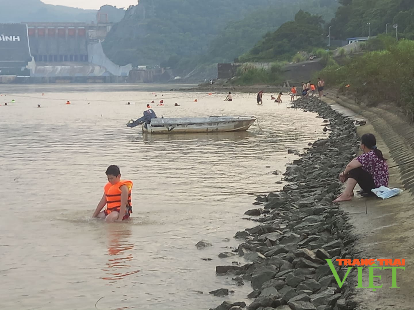 Thành phố Hòa Bình: Tăng cường kiểm tra và xử lý các trường hợp vi phạm phòng chống dịch Covid-19 - Ảnh 4.