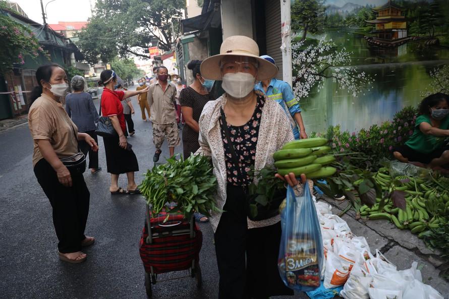 Nghịch lý giá rau mùa dịch - Ảnh 1.