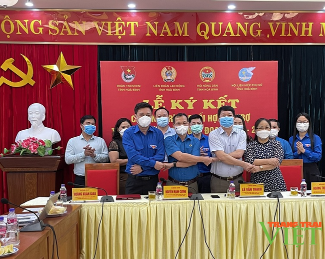 Hội Nông dân Hoà Bình: Ký kết chương trình phối hợp hỗ trợ tiêu thụ nông sản giai đoạn 2021-2025  - Ảnh 2.