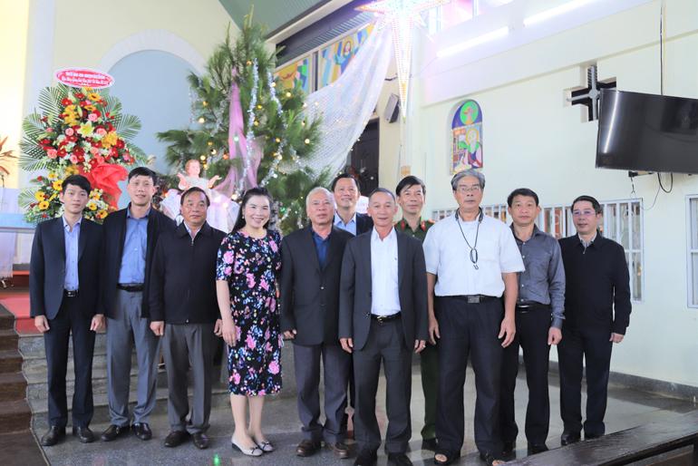Đồng chí Trần Văn Hiệp – Chủ tịch UBND tỉnh Lâm Đồng cùng đoàn công tác đã đến thăm, tặng hoa và quà chúc mừng Giáng sinh tại Giáo xứ Nam Phương