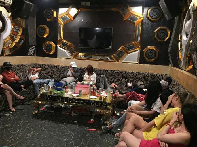 Vì sao Quảng Nam cấm karaoke, massage, vũ trường… dịp Tết Nguyên đán? - Ảnh 1.