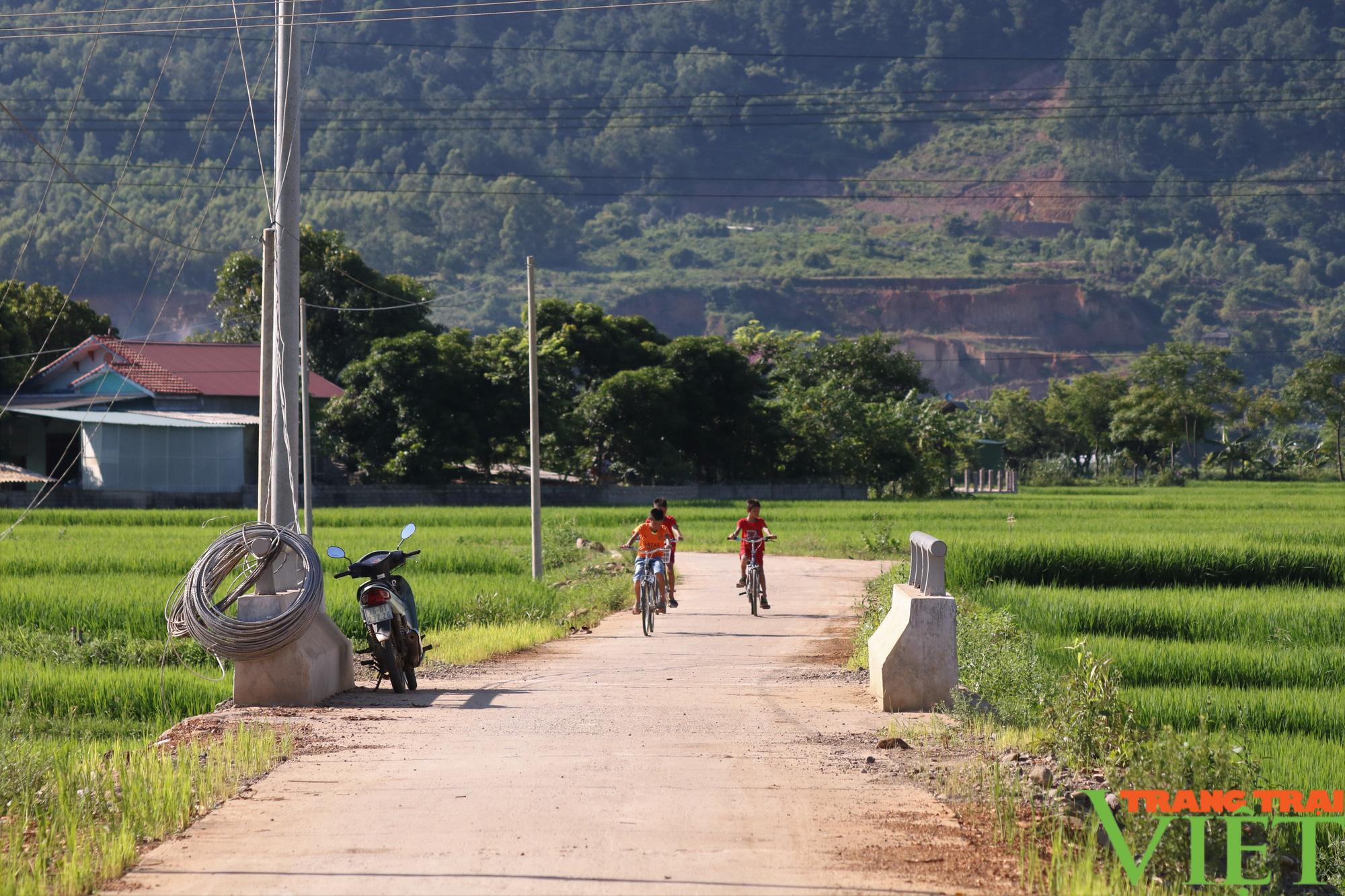 Nông thôn mới Phù Yên khởi sắc - Ảnh 1.