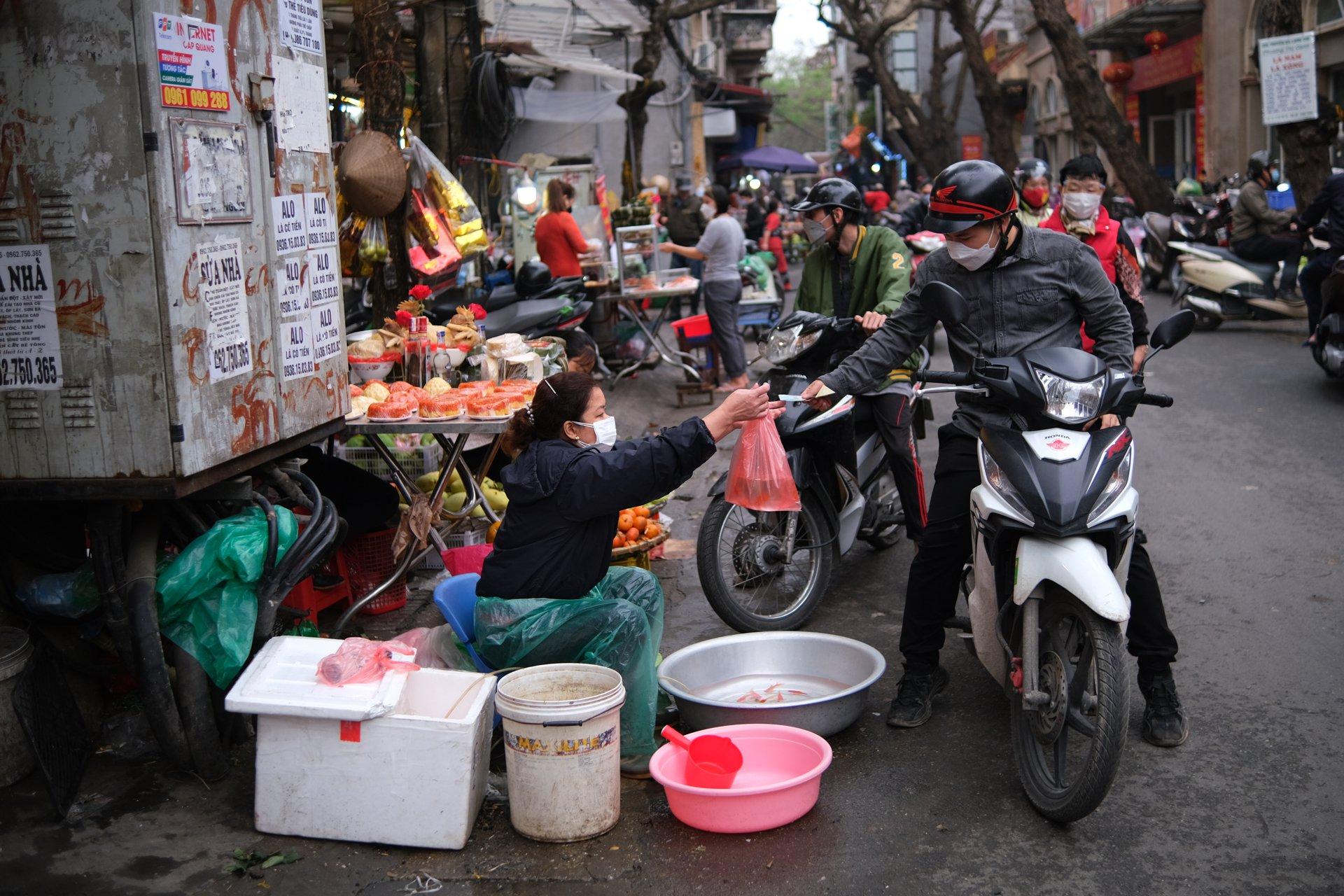 tha ca tien ong Tao truoc gio di lam anh 1