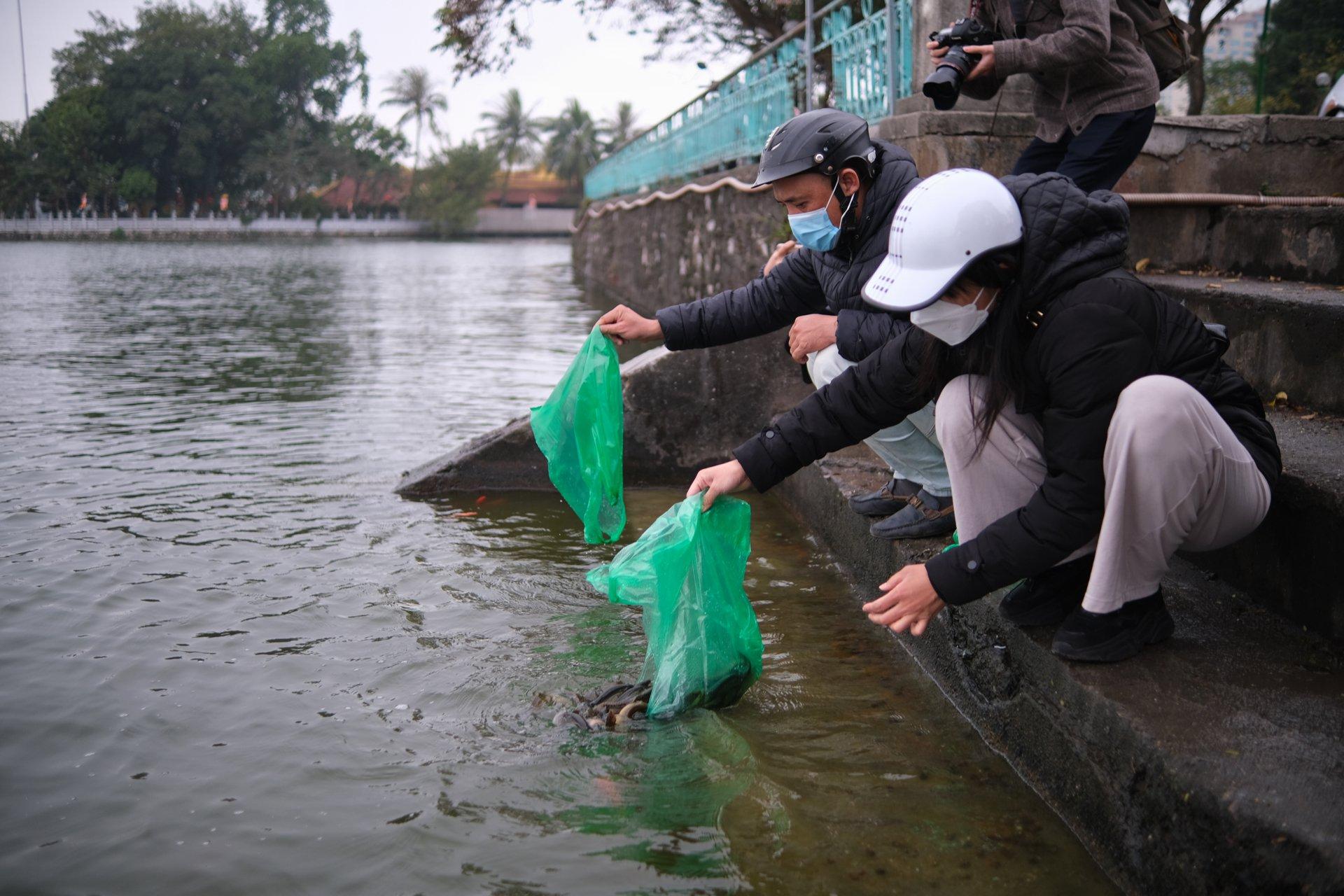 tha ca tien ong Tao truoc gio di lam anh 4