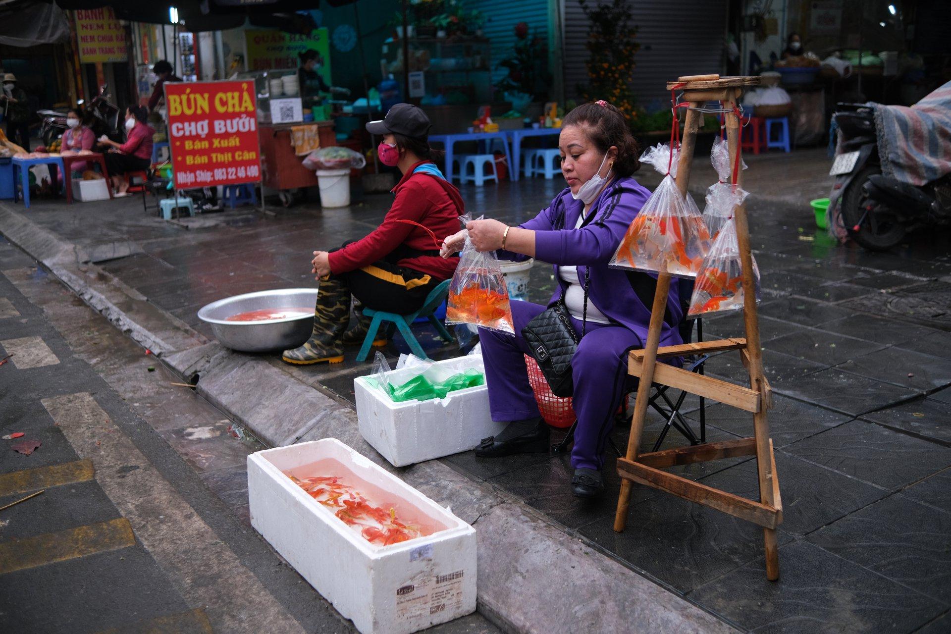 tha ca tien ong Tao truoc gio di lam anh 2