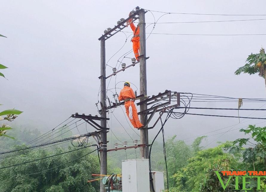 Công ty điện lực Hoà Bình: Nâng cao chất lượng cung ứng điện cho khách hàng - Ảnh 1.