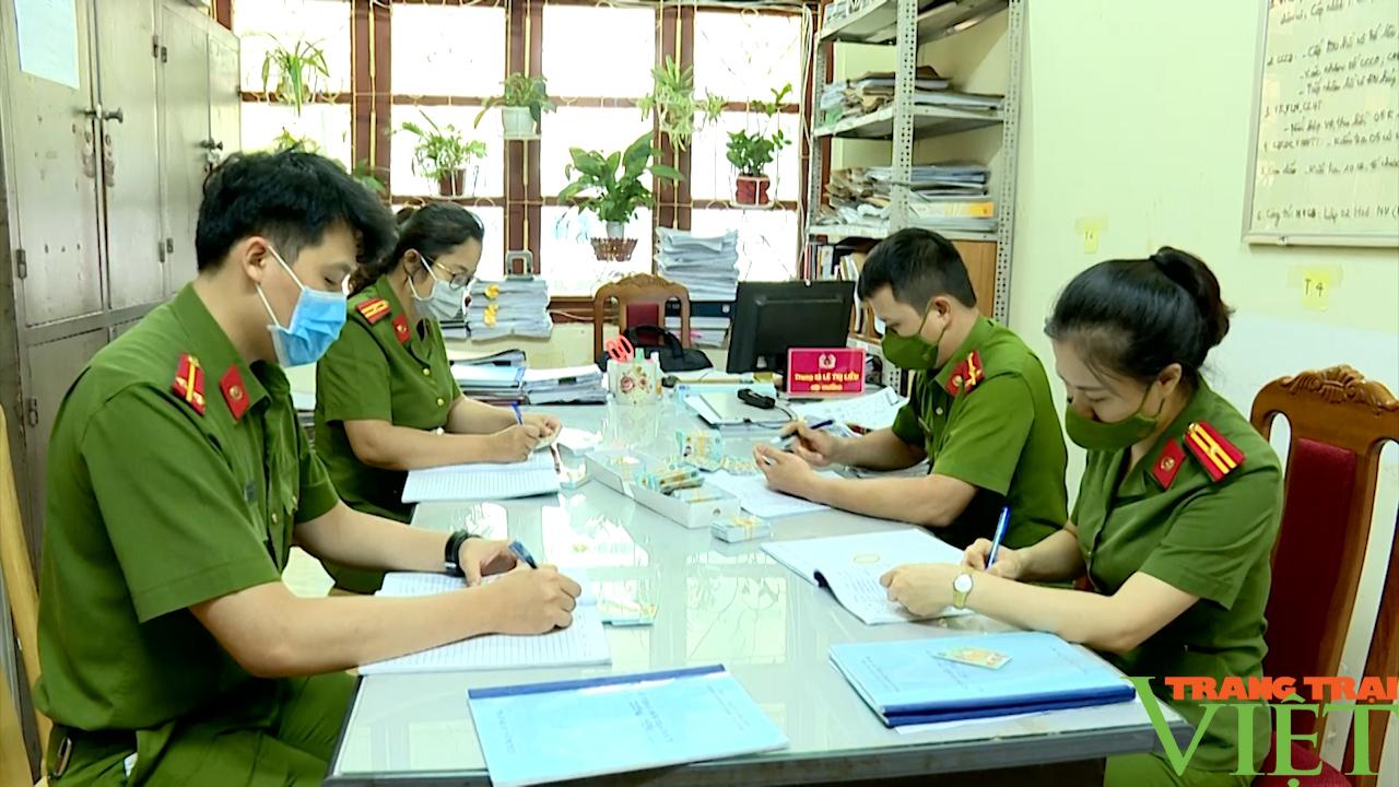 Sơn La: Đẩy mạnh cấp CCCD và mã định danh điện tử cho học sinh cuối cấp - Ảnh 4.