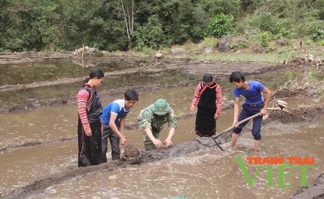 Mường Tè: Đồng lòng giúp đồng bào La Hủ xoá đói, giảm nghèo   - Ảnh 6.