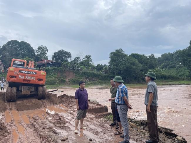 Nậm Pồ: Đảm bảo an toàn giao thông mùa mưa lũ   - Ảnh 4.