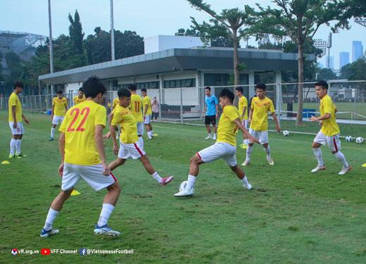 U19 Việt Nam tích cực tập luyện chuẩn bị cho trận bán kết với U19 Malaysia. Ảnh: VFF.