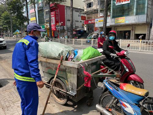 Phương tiện thu gom rác tại TP HCM sắp tới phải được nâng cấp để phù hợp với tình hình thực tế. Ảnh: Thu Hồng.