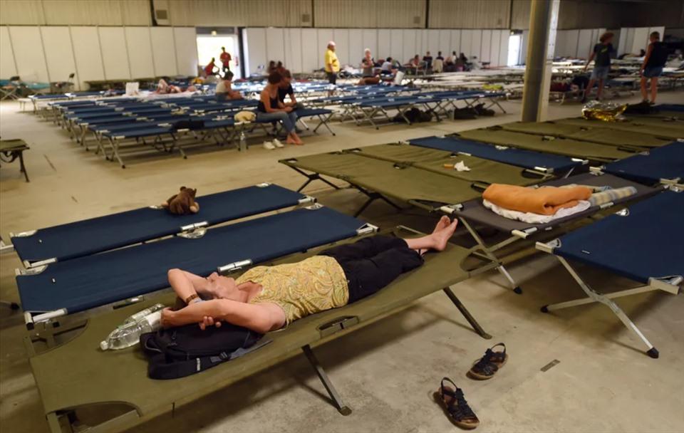 Trung tâm sơ tán dành cho những người phải di dời vì cháy rừng ở Tây Nam nước Pháp. Ảnh: AFP.