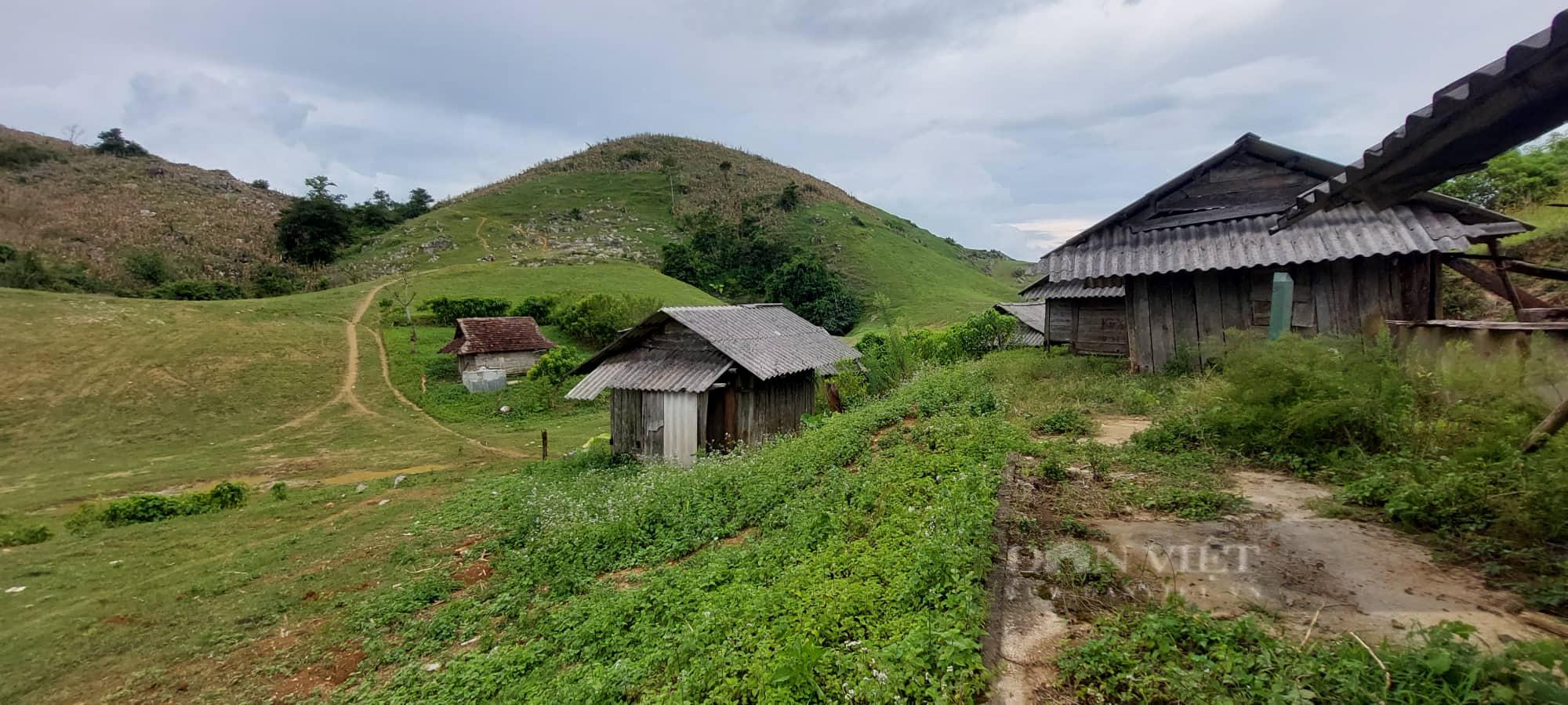 Bản "ma" giữa đất xứ Mường lại đẹp như tranh vẽ  - Ảnh 1.