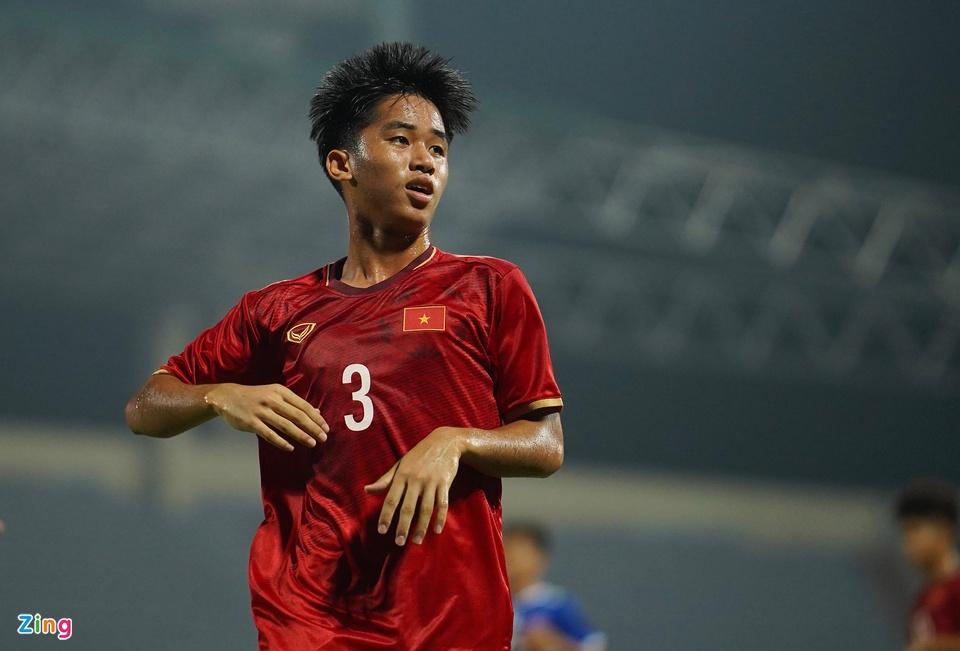 Hàng thủ U17 Việt Nam với Vi Đình Thượng bên cánh trái không để thủng lưới bàn nào sau 3 trận ở vòng loại U17 châu Á 2023. Ảnh: Ngọc Lê.