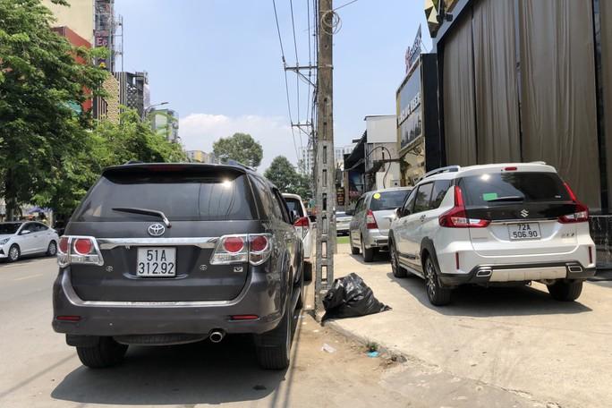 Đỗ ôtô trước nhà người khác: Không phải là chuyện nhỏ! - Ảnh 1.