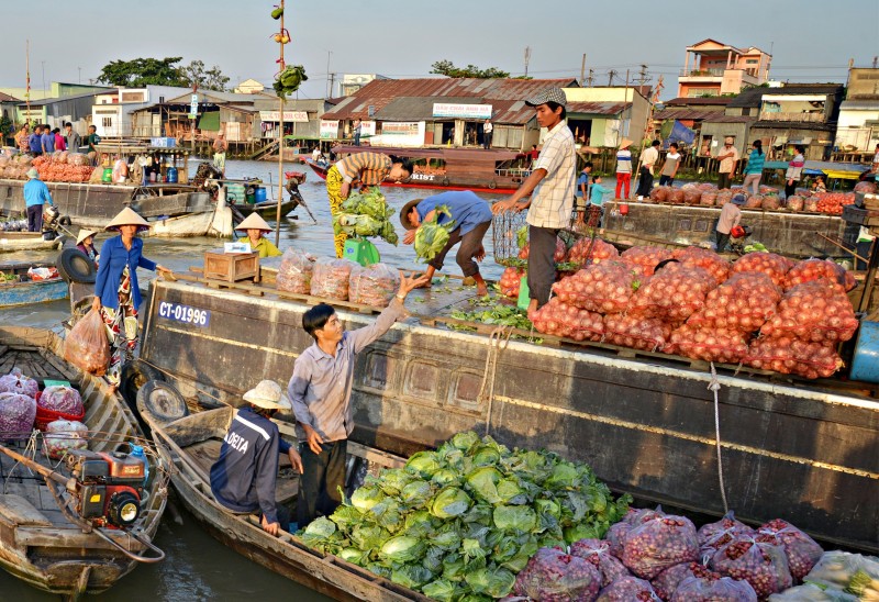 TP. Cần Thơ: Trao 400 phần quà Tết tặng tiểu thương chợ nổi Cái Răng