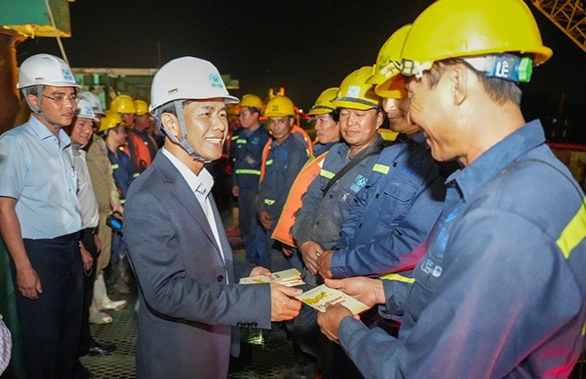 Thừa Thiên Huế: Hàng trăm phần quà đến với công nhân, người khuyết tật