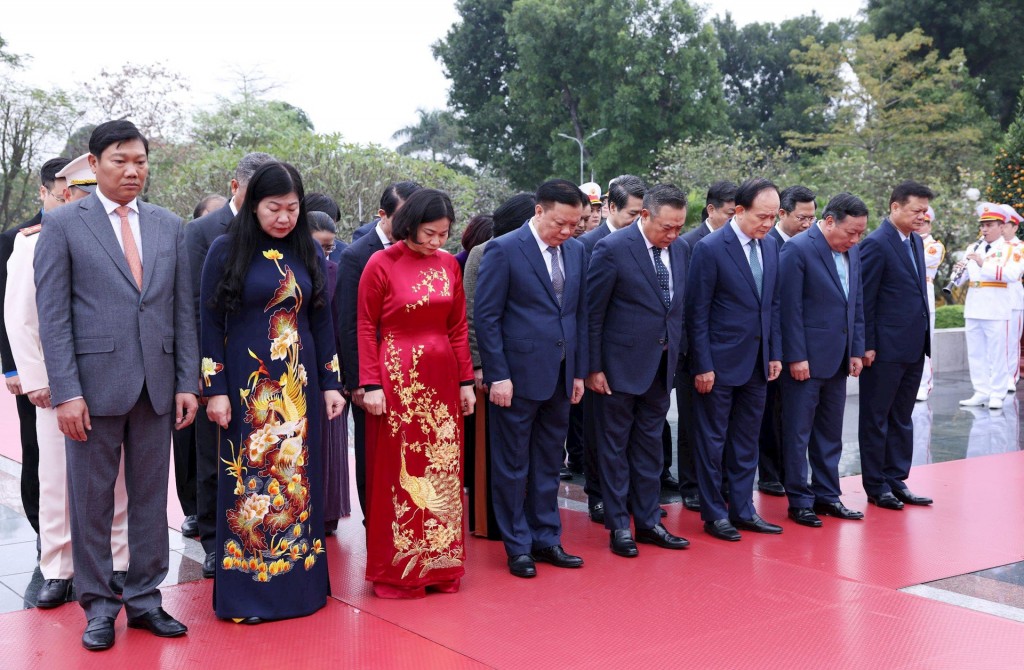 Tưởng nhớ công lao Chủ tịch Hồ Chí Minh và Anh hùng liệt sĩ