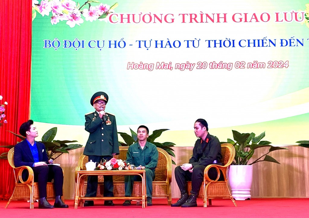 Đại tá, Anh hùng lực lượng vũ trang Nhân dân Lê Duy Ứng giao lưu