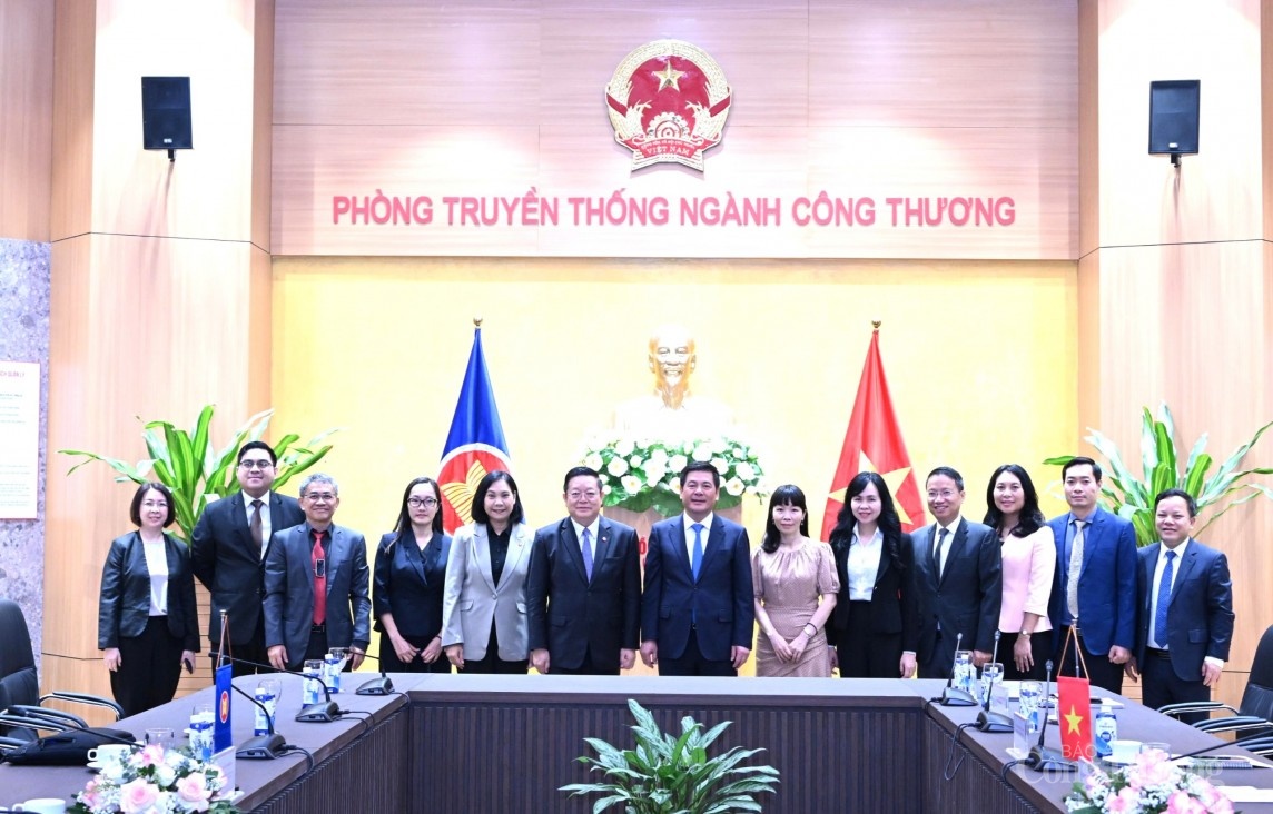 Bộ trưởng Nguyễn Hồng Diên tiếp và làm việc với Tổng thư ký ASEAN