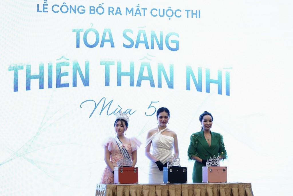 Ban Tổ chức công bố vương miện của Quán quân và Á quân