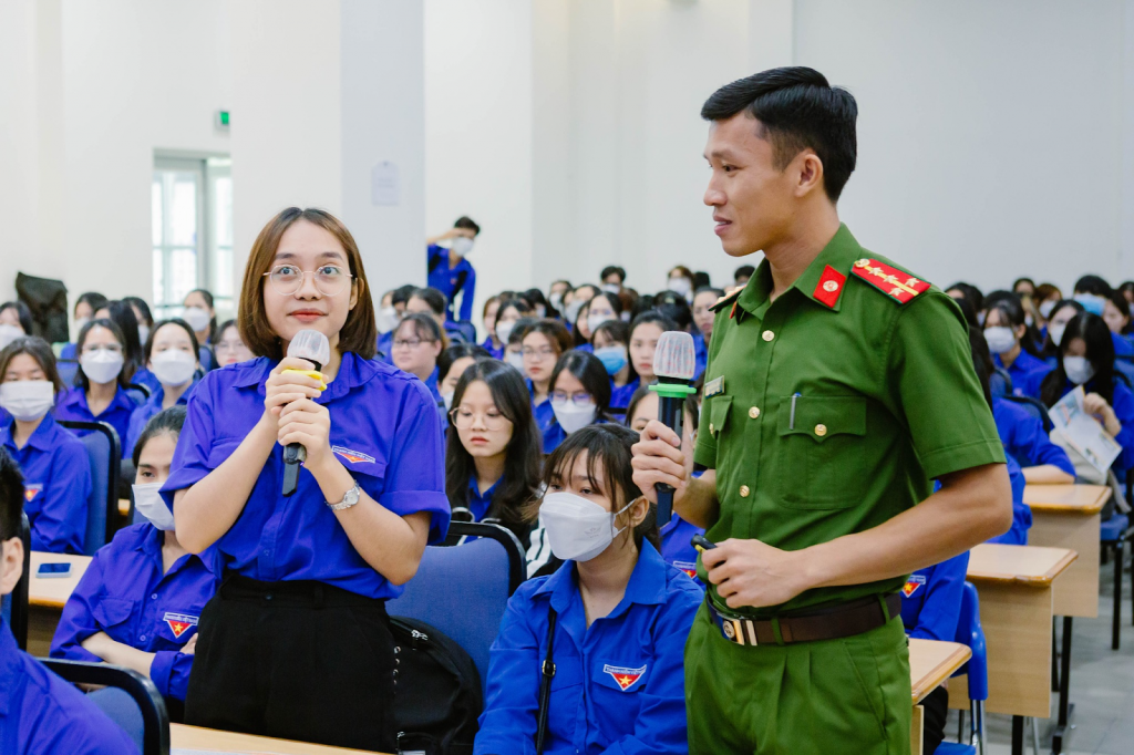 Tăng cường các hoạt động tuyên truyền phòng, chống ma túy đến từng khu phố, hộ gia đình