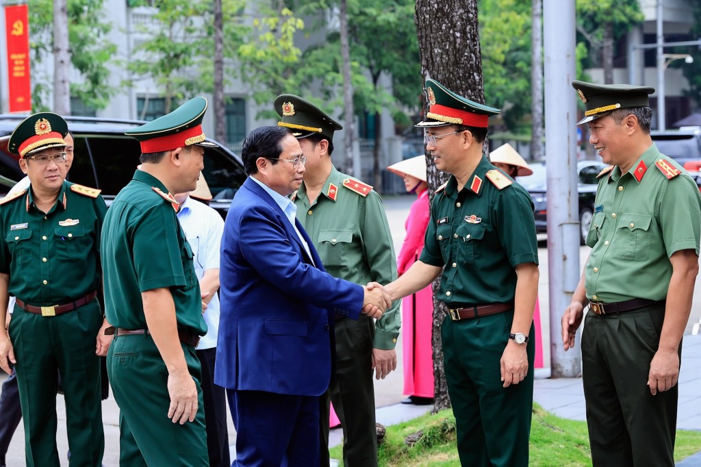 Thủ tướng Phạm Minh Chính làm việc với Ban Quản lý Lăng Chủ tịch Hồ Chí Minh - Ảnh: VGP/Nhật Bắc