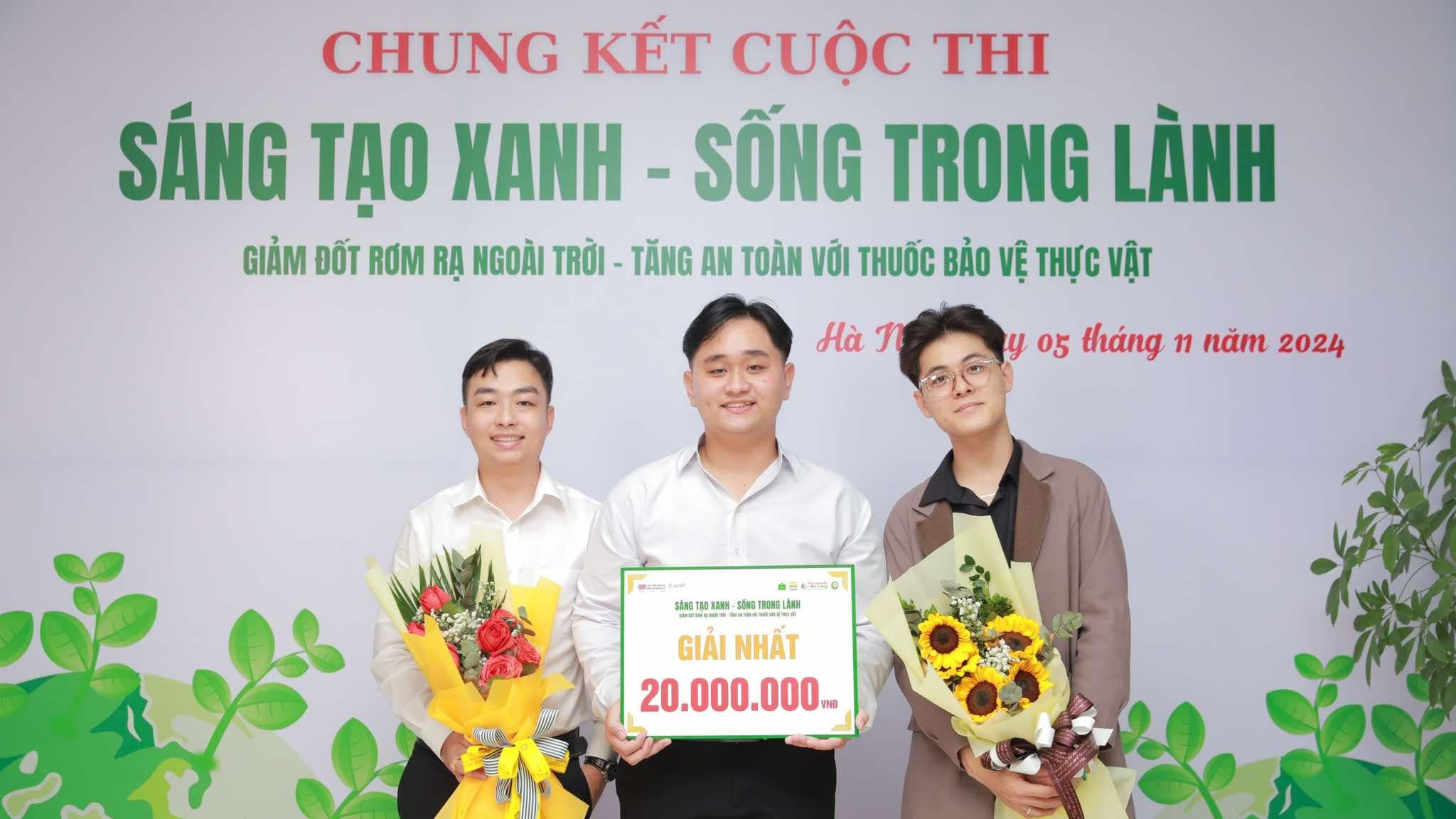 Dự án “Gỗ nhân tạo từ rơm” của nhóm bạn trẻ nhận giải Nhất cuộc thi “Sáng tạo xanh, sống trong lành” do Hội Bảo vệ Thiên nhiên và Môi trường tổ chức